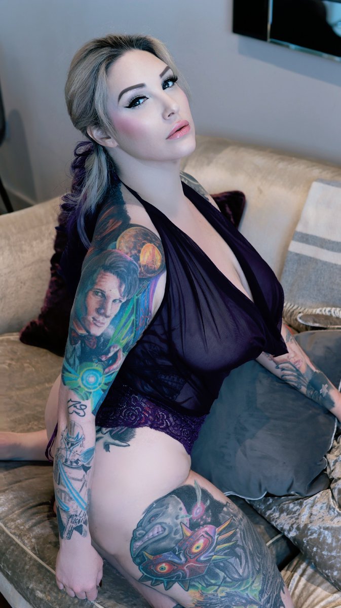 TheMoistQueen's tweet photo. Its OK, you can look π
#playboyplaymate #fhmcovermodel #magazinemodel #themoistqueen #tattedbadass https://t.co/DMiNEs2Sgy
