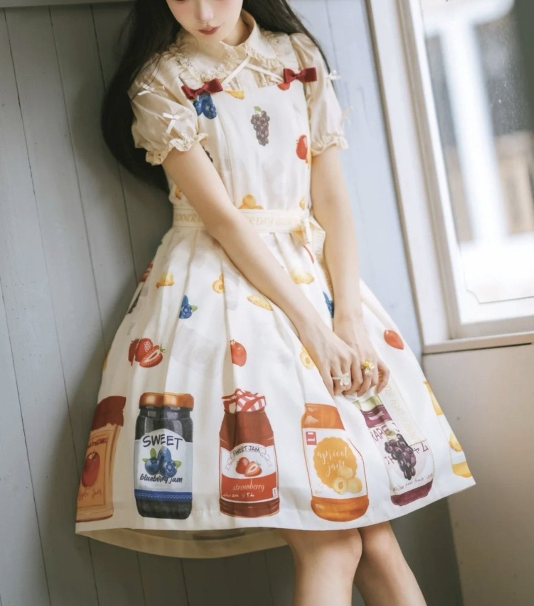 ema_read_01's tweet photo. 新年にこの子がうちに来ることが決まっているので今からずっとコーデ考えてる🫶
初心者すぎるからまずは公式コーデを真似っ子するところから！生成りブラウスほしい〜 https://t.co/GEdEVp7wTc