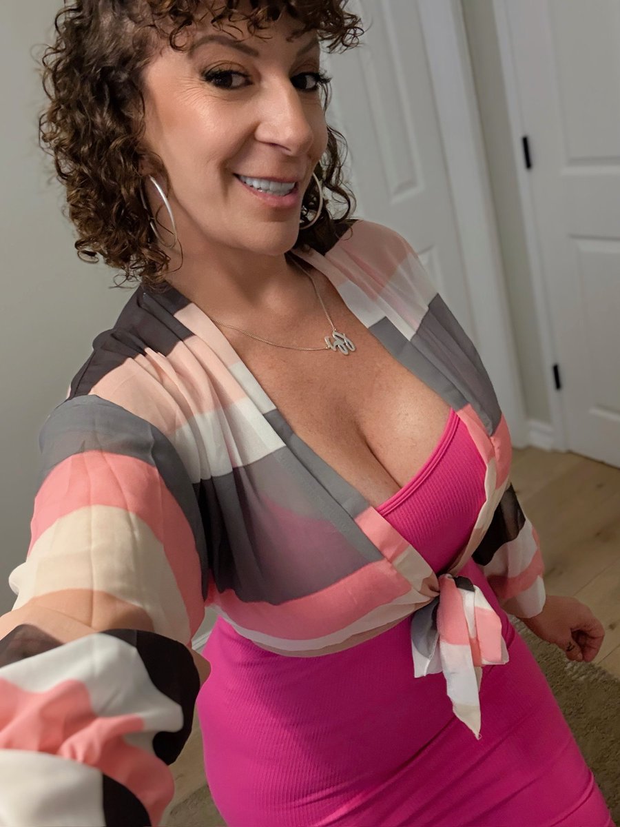 SaraJay3125's tweet photo. How would you react if I send you a naked picture of myself🥰❤️ https://t.co/425Zq649Kn