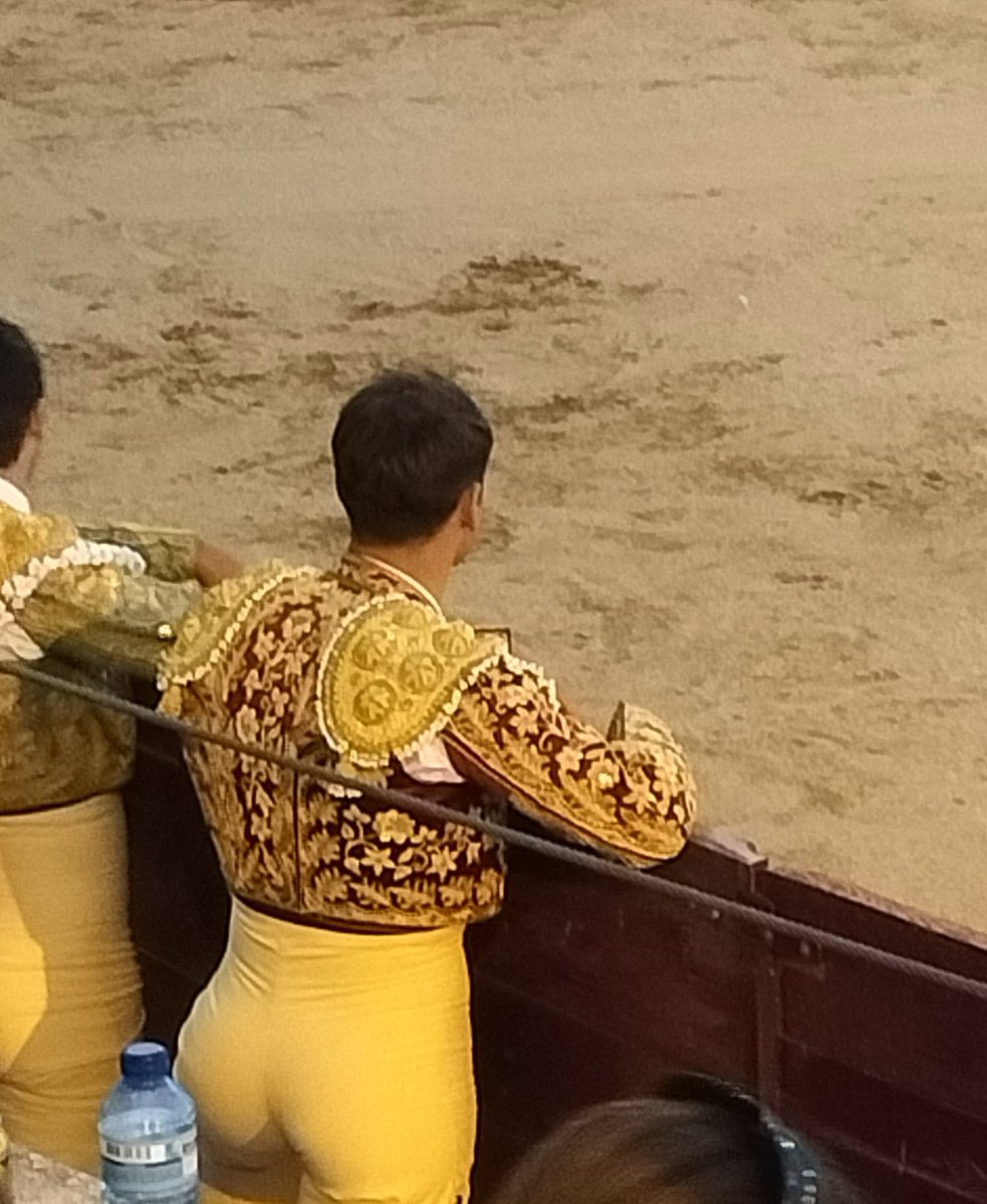 Jaasiel_Dice's tweet photo. Sentí cositas de Torero 🤤🥵 https://t.co/x0Rh13c0D9
