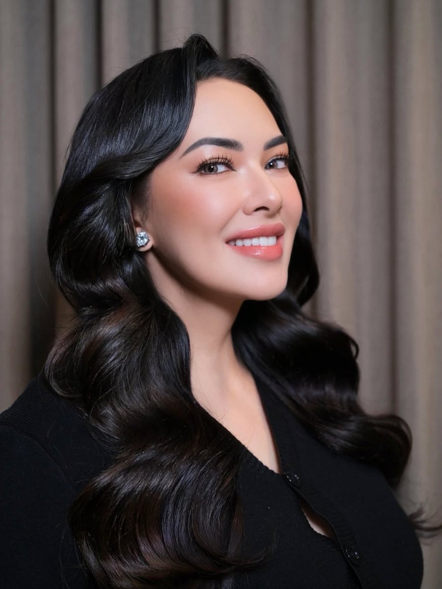 iloveruffag's tweet photo. Shooting something exciting before jetting off to Singapore! 🎬✈️🇸🇬
Stay tuned… ✨ https://t.co/v6b0bWgQTz