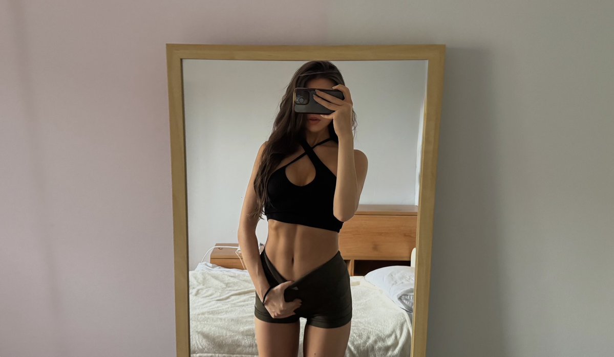 therealchiara00's tweet photo. Oggi vi siete allenati?? Lunedì superato🫡 https://t.co/BkJvcGSwtk