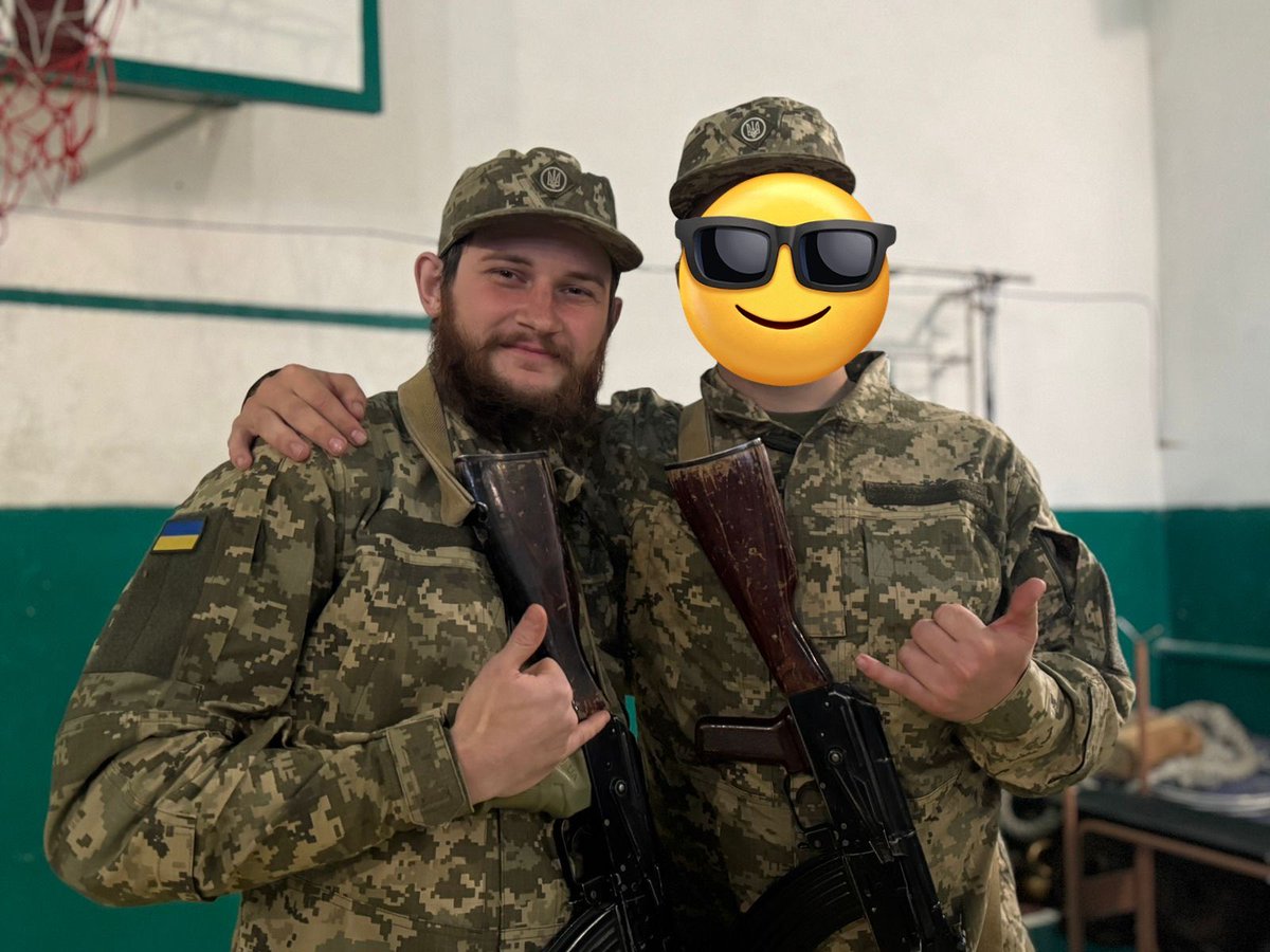 EmeAquiFlores's tweet photo. Esto no es nada. Este programa de intercambio es bilateral. 

Chequense a este mercenario Checheno con el CJNG. https://t.co/AhyztZbPV7