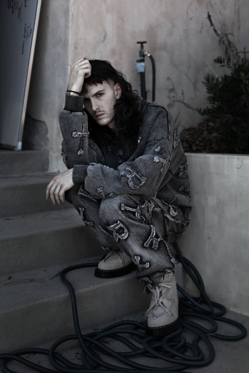 manyreports's tweet photo. 🚨 BONES just dropped 'PublicBroadcast' (Sesh Radio Vol. 4)

Out now. He announced it on his own IG hours ago, whole caption just reads "PublicBroadcast" OutNow

Already past 6.6K likes in under two hours. He never misses release season

#bones #teamsesh #undergroundrap https://t.co/nMuvfTxwRR