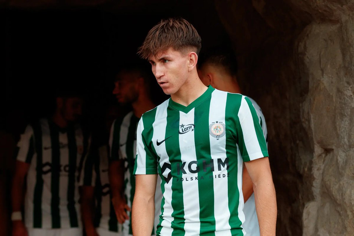 BVBdaMassa09's tweet photo. 📰PATRICKBERGER: Marcel Regula continua no radar do Borussia Dortmund e Ole Book mantém contato com ele. Zaglębie Lubin pede cerca de €7-8m pelo jogador da seleção polonesa.
🤔Esse preço está justo? Deixem aqui nos comentários!
📸Zaglębie Lubin
#bvb #bvb09 #mercadodabola https://t.co/dpztnLUwUz