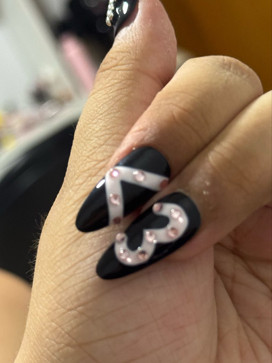 ikeutoearth's tweet photo. minhas unhas formando um <3 https://t.co/5Dx5agwO79