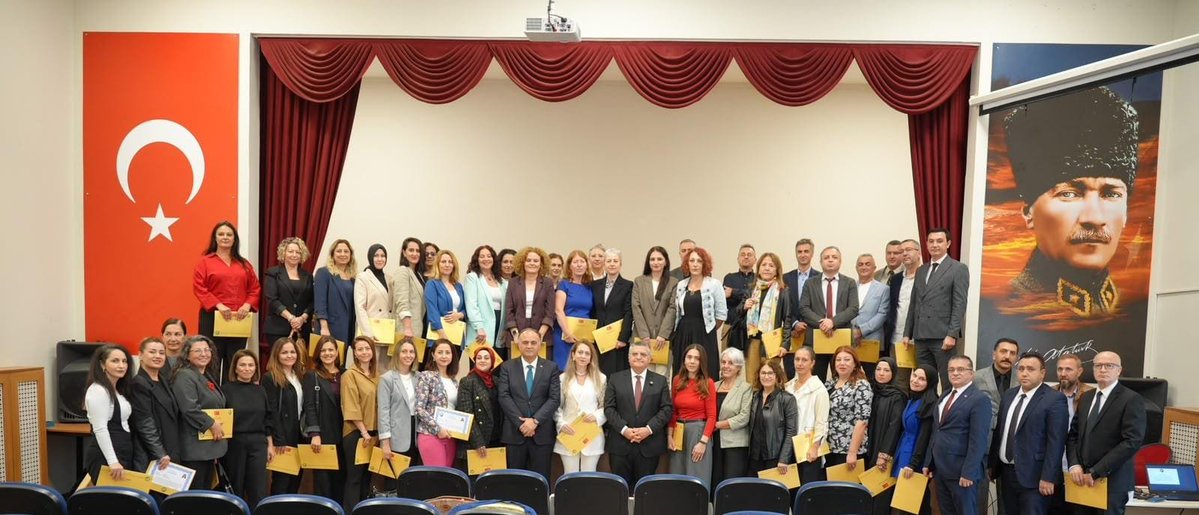mustafaozarslnn's tweet photo. 📍"Geleceğin Liderleri Yetişiyor Projesi"nde Öğrencilerimize #Münazara Eğitimi Veren Öğretmenlerimizi Ödüllendirdik.
Yabancısı oldukları kamusal ortamlarda öğrencilerimizin #konuşma/#hitabet becerilerini geliştirmeyi amaçlayan;
"Geleceğin Liderleri Yetişiyor Projesi"ni
ilimiz ortaokul ve liselerinde kesintisiz iki yıldır uygulayan öğretmenlerimize teşekkür edip, başarı belgesiyle ödüllendirdik.
@yusuf__tekin
@tcmeb
@meb_ogm
#discussion
#DebateClub
#PublicSpeaking
#Liderlik