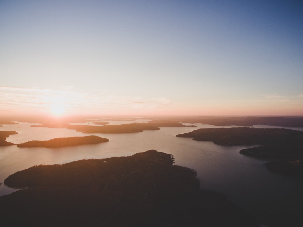 danielw's tweet photo. Sunset over Beaver Lake
Overlooking Beaver Lake in Arkansas.

#dronephotography #arkansas #sunset #photooftheday https://t.co/gl0rnLqLng