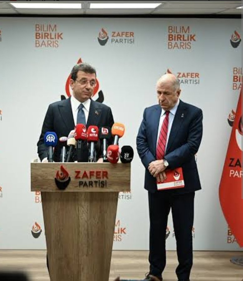 Esmer145368's tweet photo. @ozaygoztepe Yani cemil tugay ben hırsız imamoğlunun izinden gitmeyecem diyor.
Helal olsun. https://t.co/icPvxBmbml