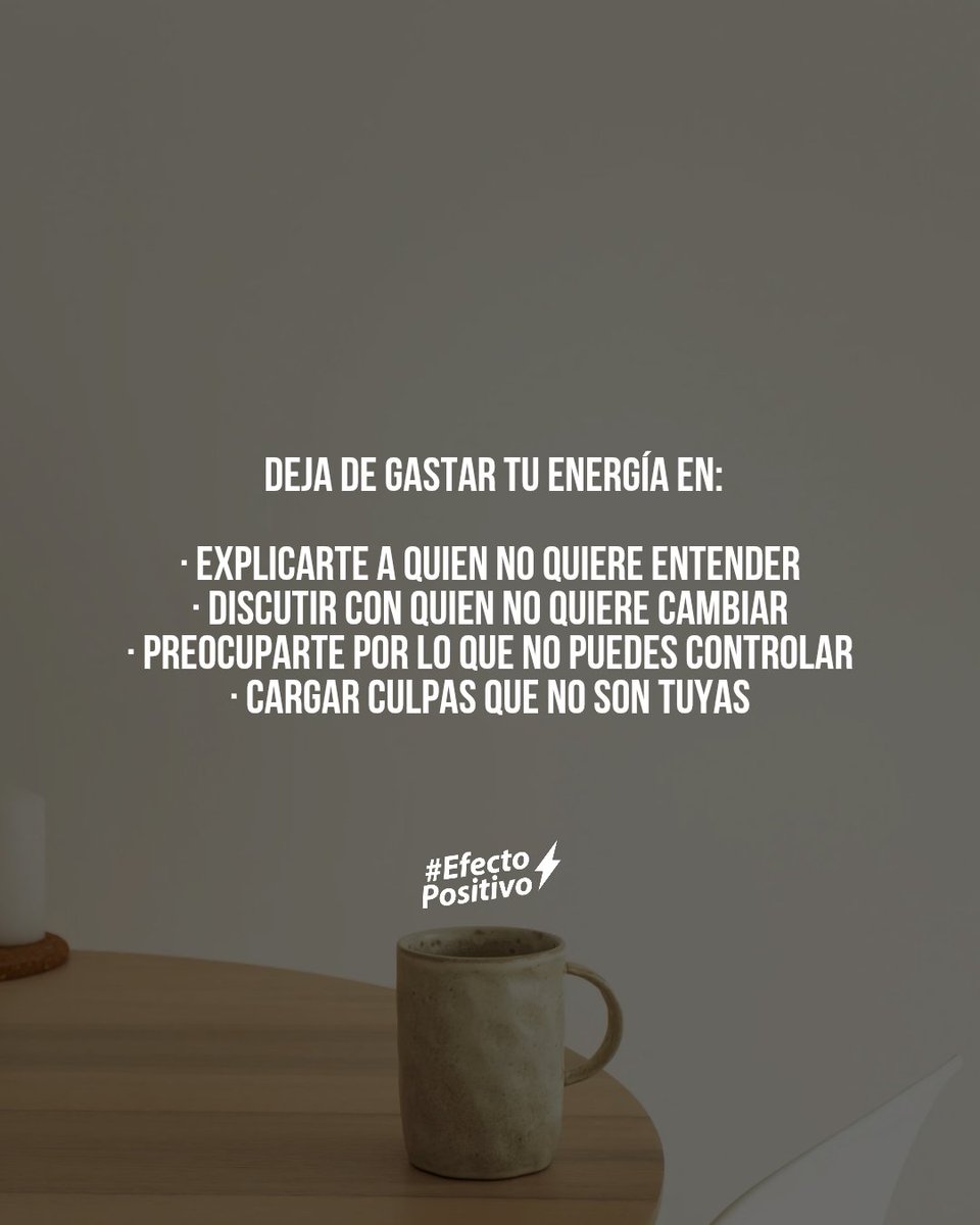 aesquinca's tweet photo. Deja de gastar tu energía en lo que no te devuelve paz.

Explicarte a quien no quiere entender.
Discutir con quien no quiere cambiar.
Preocuparte por lo que no puedes controlar.
Cargar culpas que no son tuyas.

Cuatro ladrones silenciosos de tu energía.

No te roban de un solo golpe.
Te van quitando poco a poco.
Un día, una conversación, una preocupación a la vez.

Y cuando menos lo notas,
estás agotado.
Sin fuerzas.
Sin claridad.
Sin ganas.

Pero hoy puedes elegir diferente.

Puedes soltar la necesidad de tener razón.
Puedes dejar de cargar lo que no te pertenece.
Puedes decidir que tu paz vale más que cualquier discusión.

Tu energía es sagrada.
No la regales a quien no la valora.
No la desperdicies en batallas que no son tuyas.

✨ Hoy, guarda tu energía para lo que sí importa. Para lo que te suma. Para lo que te devuelve paz. Porque cuando dejas de gastarla en lo que no vale, empiezas a tenerla para lo que sí.

#EfectoPositivo #Energía #PazInterior #ToñoEsquinca