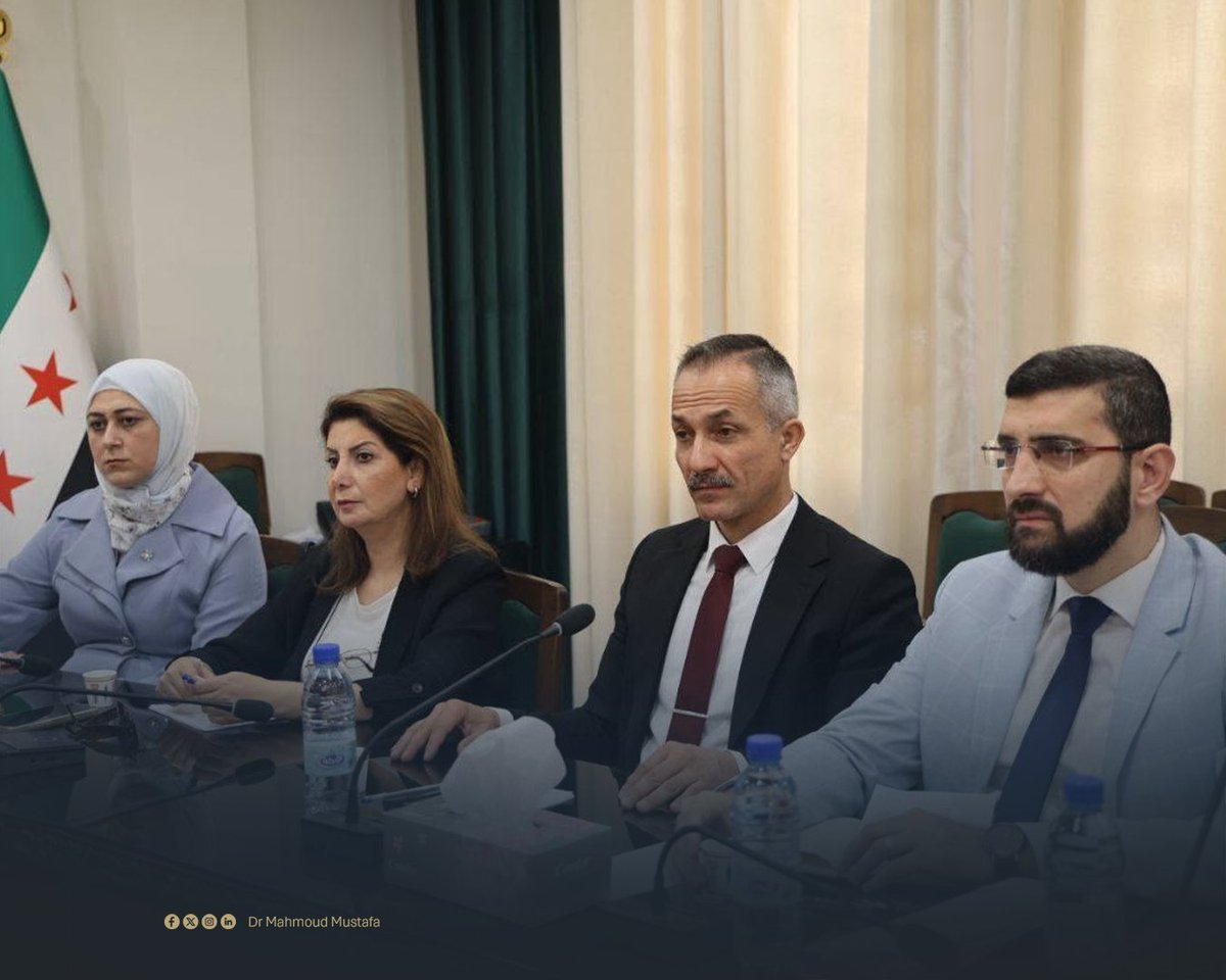 DMahmoudMustafa's tweet photo. عقدنا في لجنة الشؤون الاجتماعية والعمل والتنمية الإدارية في مجلس الشعب اجتماعًا بمشاركة غالبية الزملاء أعضاء اللجنة، بحثنا خلاله عددًا من القوانين والقضايا المرتبطة بسوق العمل والحماية الاجتماعية والتنمية الإدارية. https://t.co/wQpdHFdPRk
