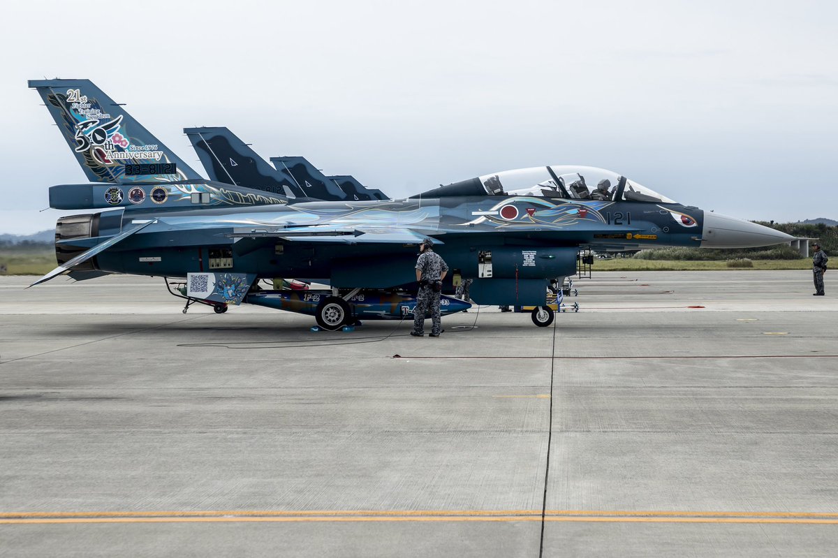 BondsSam's tweet photo. 2026.10.4 松島基地航空祭
予報は外れ本番の天気は曇り空になってしまいましたが、21SQのF-2Bによる機動飛行ではスペマ機が会場側にもしっかり背中を魅せてくれました。今回は会場に入ったので、地上の画もしっかり撮らせて頂きました。
#松島基地 #松島基地航空祭
#21SQ #F2 #機動飛行 https://t.co/odaiRYHQ7w