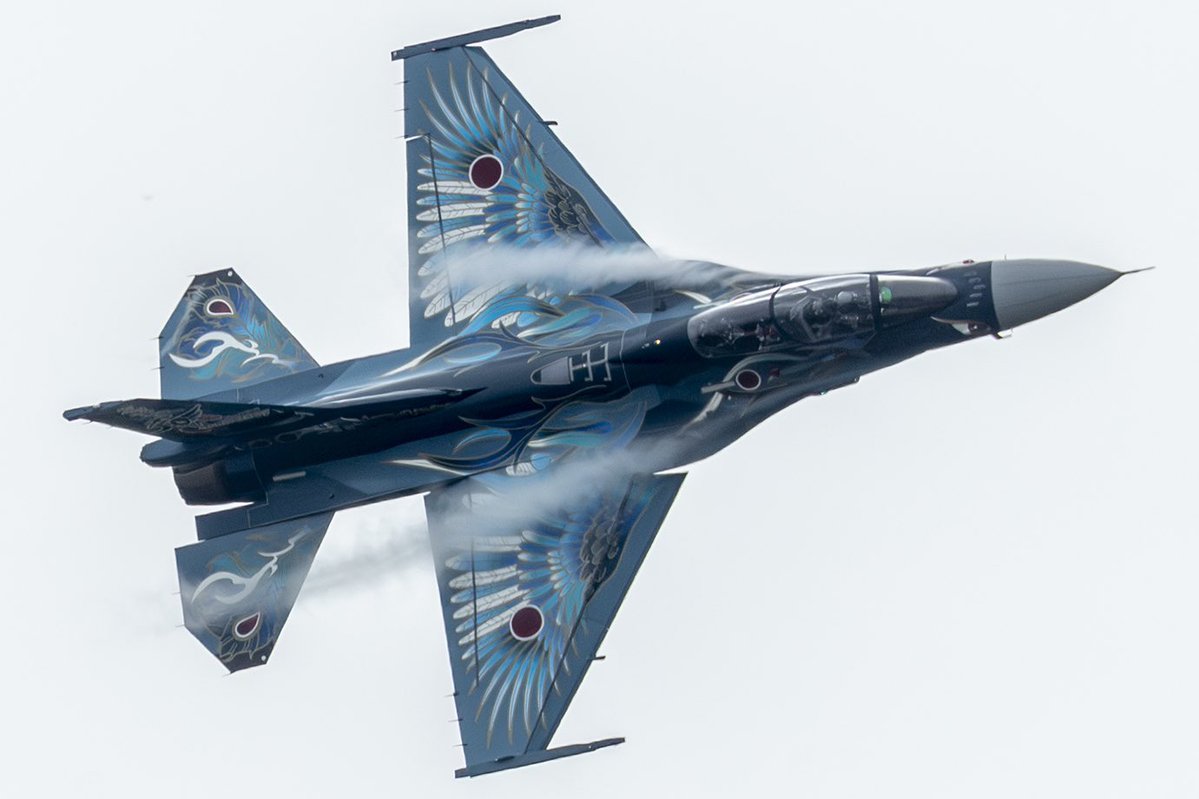 BondsSam's tweet photo. 2026.10.4 松島基地航空祭
予報は外れ本番の天気は曇り空になってしまいましたが、21SQのF-2Bによる機動飛行ではスペマ機が会場側にもしっかり背中を魅せてくれました。今回は会場に入ったので、地上の画もしっかり撮らせて頂きました。
#松島基地 #松島基地航空祭
#21SQ #F2 #機動飛行 https://t.co/odaiRYHQ7w