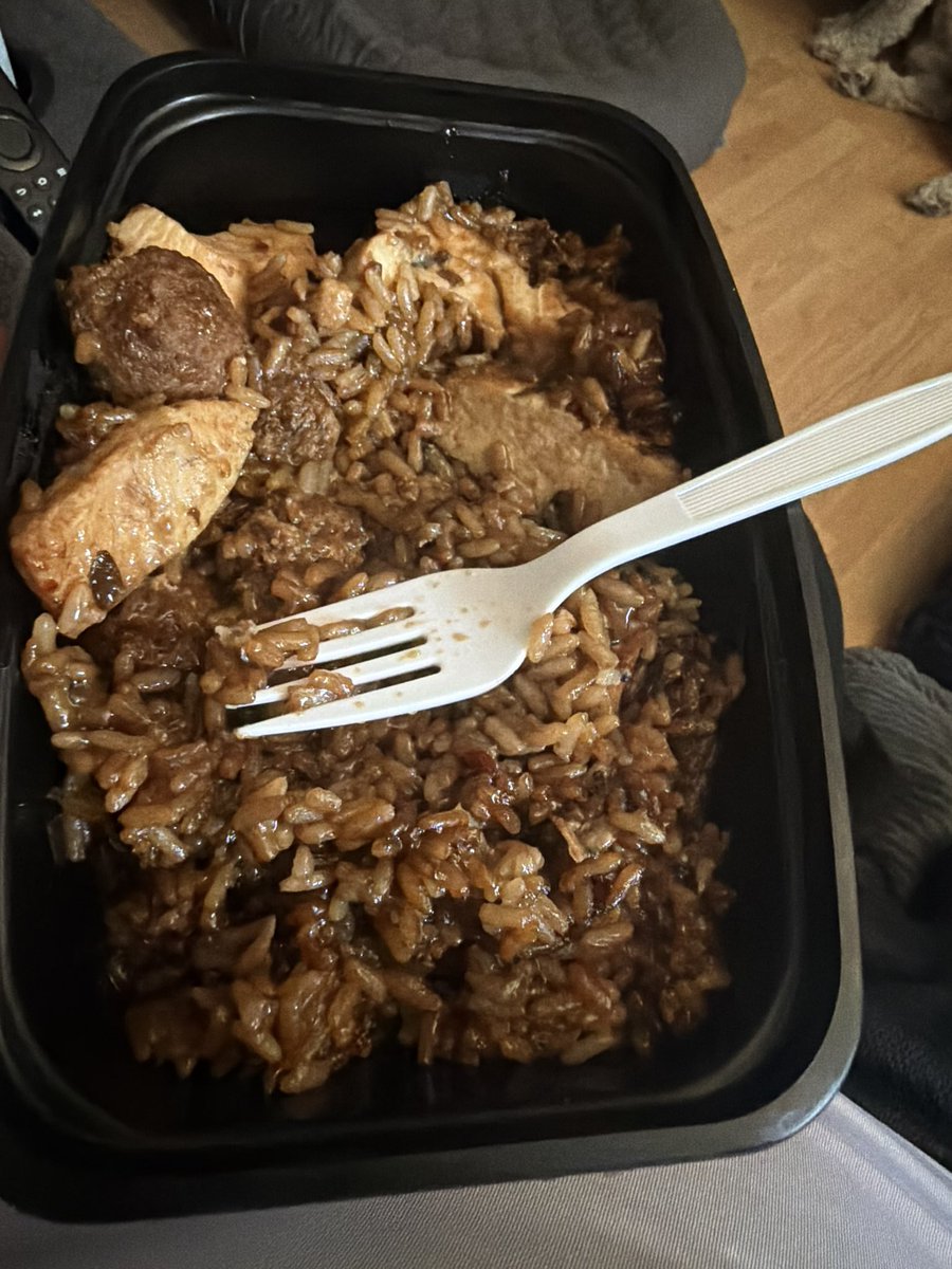 Rube510_'s tweet photo. Lifting with CP be like….
started with legs/Lower body(that’s my weakest spot) then i did chest n arms..(upper body is my strongest) i have to train legs/lower 2x a week at max or my balance is off..😭 Rice/Meatballs/Chicken. #ChronicallyFIT🗣️💪🏽❤️🏋🏻♂️ https://t.co/8s8l3I9WNy