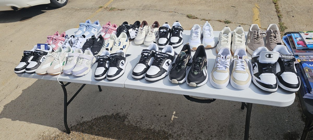 chillin662's tweet photo. Since I have your attention, could you please donate &amp; #RT this #DeltaShoeCampaign tweet

This my 12th year raising money to buy shoes for students here in the #Mississippi Delta

P.S. #MVSU #HBCUsMatter $ASS #RollingFork #SilverCity #JacksonWaterCrisis

https://t.co/crbfZkxyVR https://t.co/4G83cvr5my