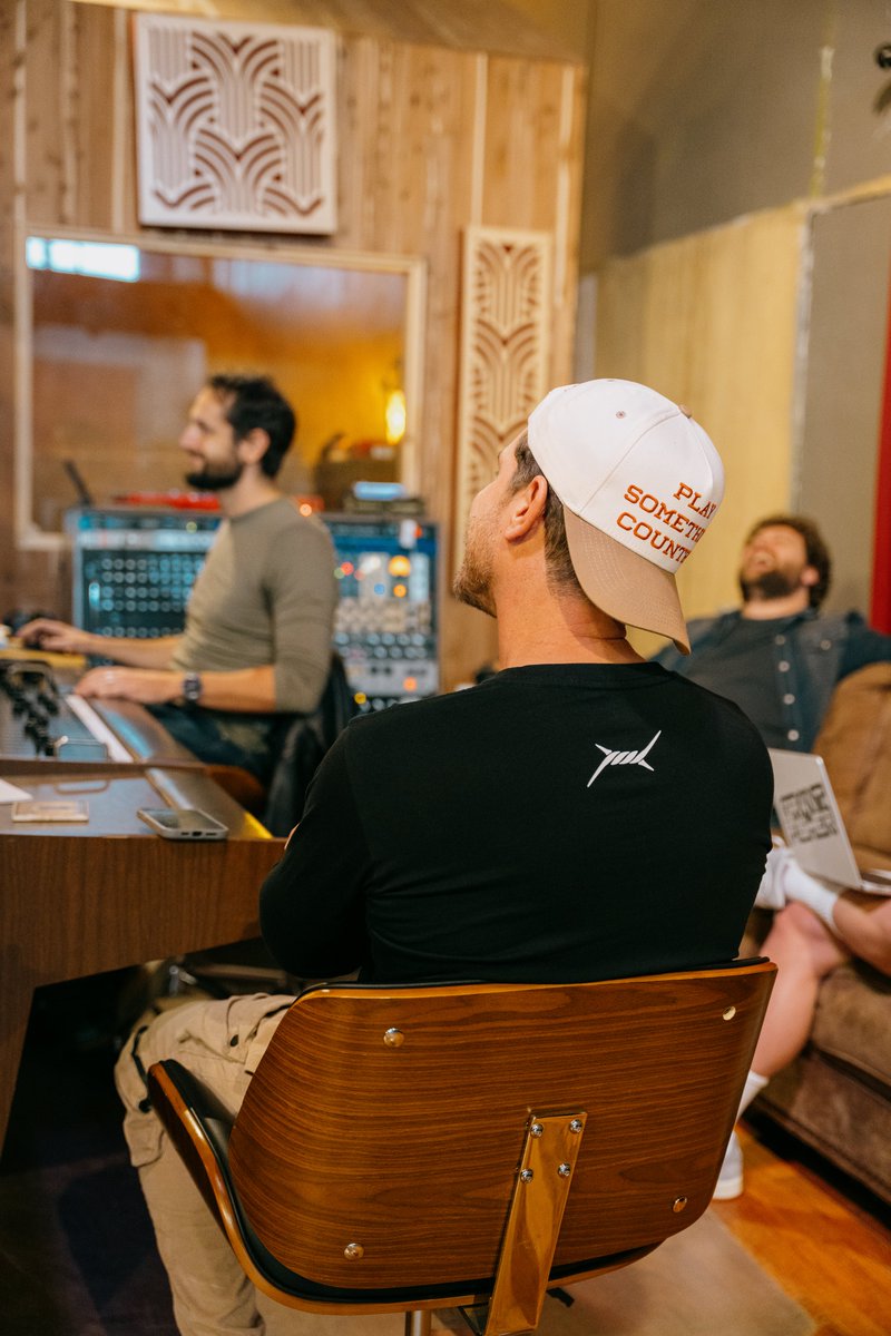 dustinlynch's tweet photo. Happy ‘Clean Slate’ album release month! To celebrate, every Friday leading up to the album I’m going to send you guys a snippet of an unreleased song from the record. All you gotta do is join my text list by clicking the link here: https://t.co/6tpzYML41c https://t.co/RcFUZfT9WG