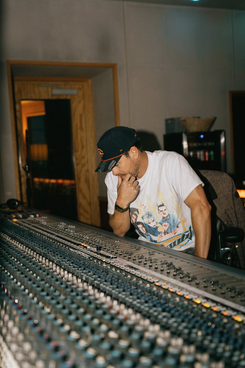 dustinlynch's tweet photo. Happy ‘Clean Slate’ album release month! To celebrate, every Friday leading up to the album I’m going to send you guys a snippet of an unreleased song from the record. All you gotta do is join my text list by clicking the link here: https://t.co/6tpzYML41c https://t.co/RcFUZfT9WG