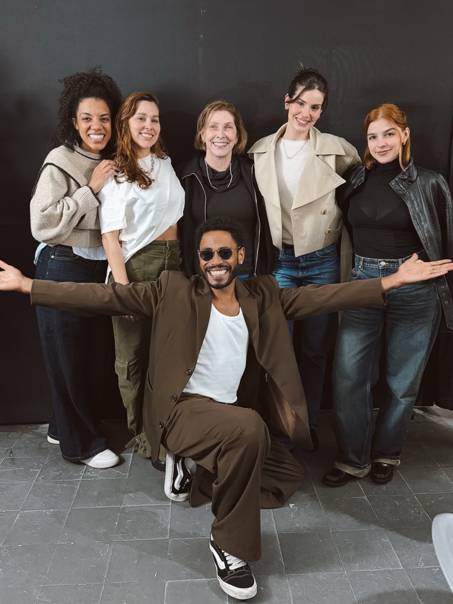 InfoDisneyHulu's tweet photo. Camila Queiroz, Gabriela Medvedovsky, Thati Lopes, Nathália Cruz e Ícaro Silva serão os protagonistas de nova série do Disney+.

A trama acompanha quatro amigas enfrentando os desafios dos 30 e poucos anos. https://t.co/EVQxaAETSQ