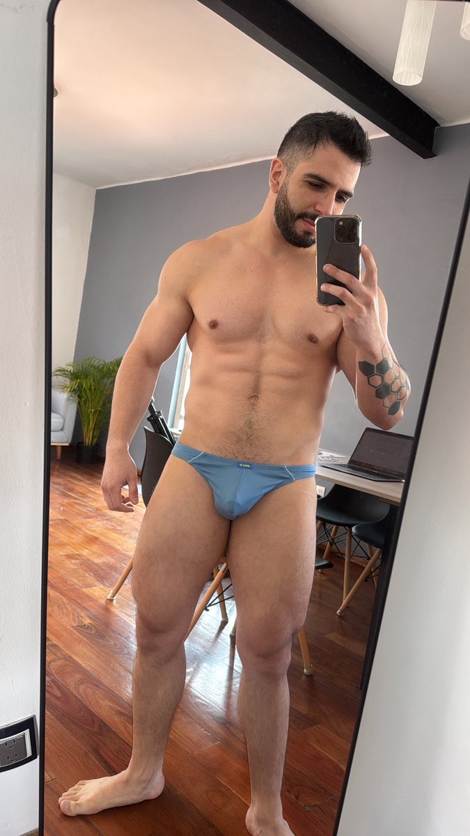 carlosmbosch4's tweet photo. Nuevas trusas. ¿Cuál te gusta más? https://t.co/a9Smjy9A3U