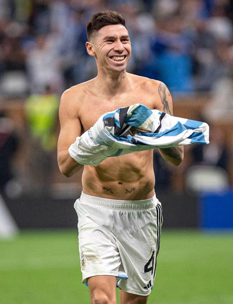 turcocarp's tweet photo. Montiel fue fundamental en los dos títulos más importantes de Messi en la Selección, con un penal decisivo en Qatar y un tobillo ensangrentado después de anular a Neymar en Río de Janeiro. Que no juegue ni 5 minutos en su despedida es un papelón. https://t.co/uUcy4o19mM
