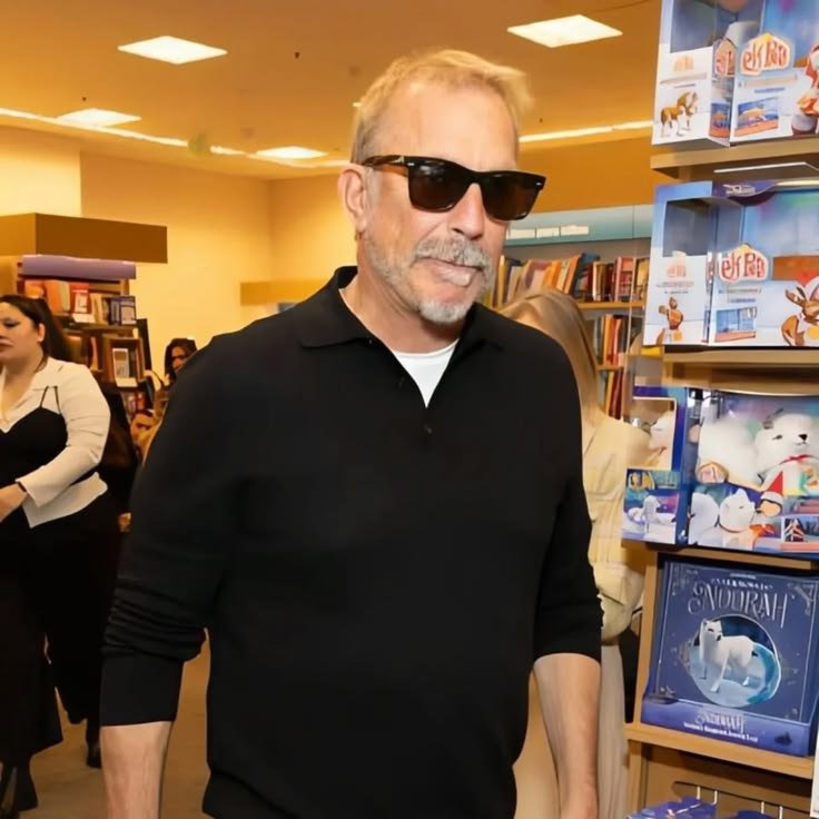 continosabina's tweet photo. Just enjoying the moment, sharing a little smile, and appreciating the journey. 🎙️✨ #KevinCostner #FilmTwitter https://t.co/KQM95QZsNg