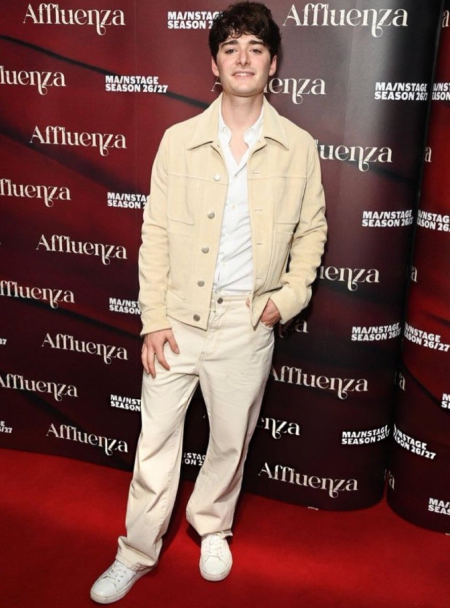 NSchnappBrasil's tweet photo. 📸 Noah Schnapp em festa de estreia de #Affluenza esta noite. https://t.co/MZGENwoppE