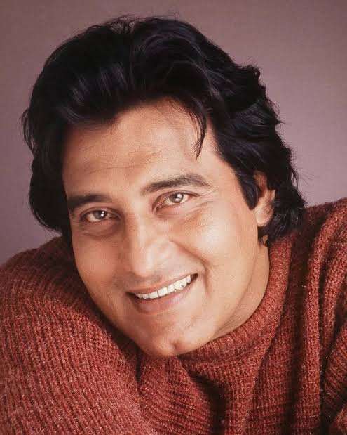 ActorToks's tweet photo. 🎂 Remembering: Vinod Khanna! 

Fun fact: He stunned the film world by walking away from cinema at his peak to join Osho's ashram, before staging a triumphant multi-hit comeback years later.
ActorToks 👇
https://t.co/RfwcpOhIVs
@RanveerOfficial #VinodKhanna #Bollywood . https://t.co/EtJGWtYIAi