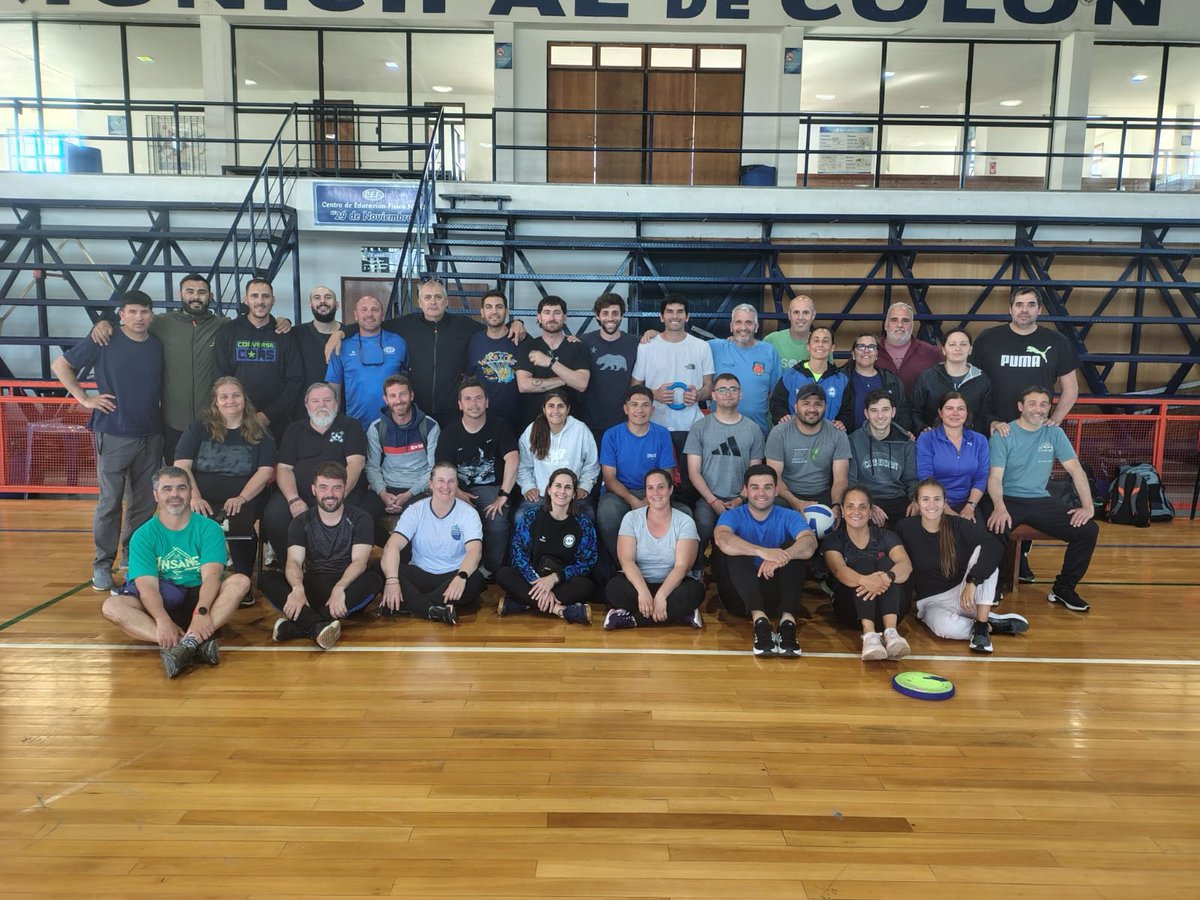 Leot14's tweet photo. En📍Colón desarrollamos una Asistencia Técnica sobre Juegos y Deportes Alternativos, fortaleciendo herramientas para enriquecer las propuestas de enseñanza.
Más formación para nuestros docentes, más herramientas para enseñar y un Estado que está presente en cada territorio de Bonaerense 💙.
@Kicillofok @flaviaterigi
@Waldemardecolon