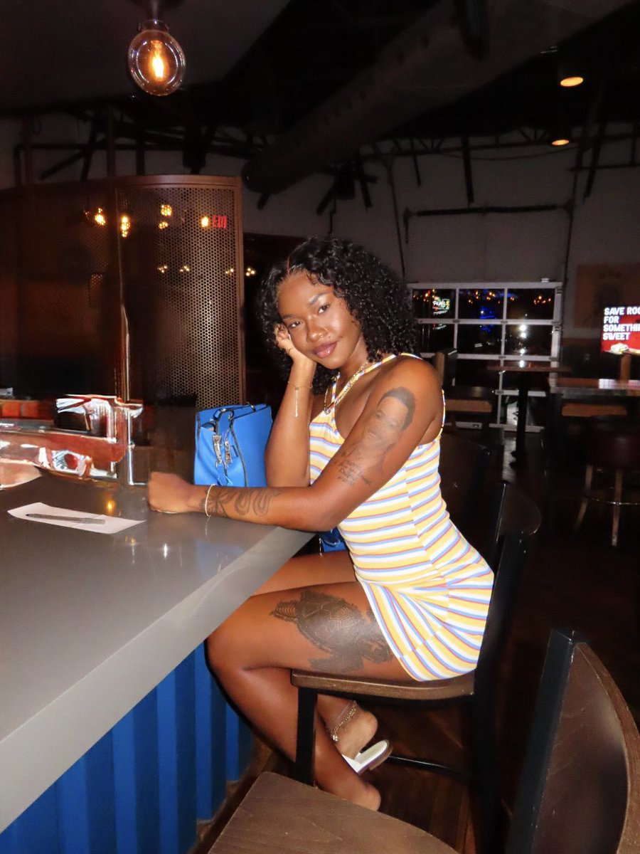 trlnity__'s tweet photo. shoutout to the white man for paying my tab and taking my pics😌 https://t.co/hxZWaZMMvU
