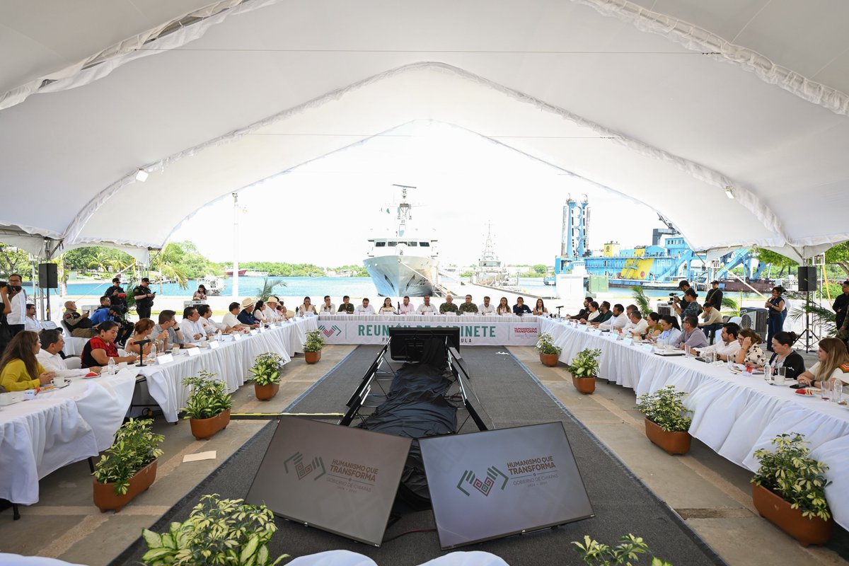 Marce_Castilloa's tweet photo. El trabajo en territorio fortalece el desarrollo de #Chiapas.
​En #Tapachula, los tres Poderes del Estado nos reunimos en la Zona Naval junto al Gob. @ramirezlalo_ para evaluar avances en salud, infraestructura y bienestar rumbo al 2° Informe de Gobierno. https://t.co/WoFcpiE1ki