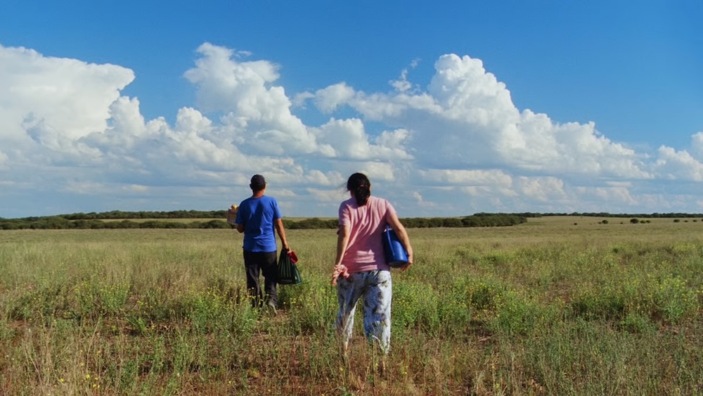 reverse_shot's tweet photo. As LA LIBERTAD DOBLE unfolds, we are gradually confronted with a possibility that LA LIBERTAD raised but did not explore, that is, of a dramatic rupture, a decisive break in routine. @lawrencengarcia reviews Lisandro Alonso's unexpected sequel for #NYFF: 
https://t.co/9GkEFLGiuP https://t.co/u9pIb963uj