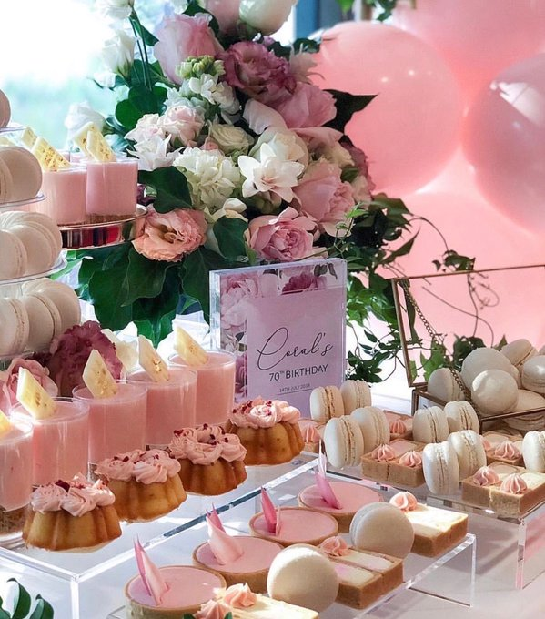 SnowvHowe's tweet photo. After a long day, all I can think about is eating these sweet things🍰 https://t.co/x7cpqYfQYf