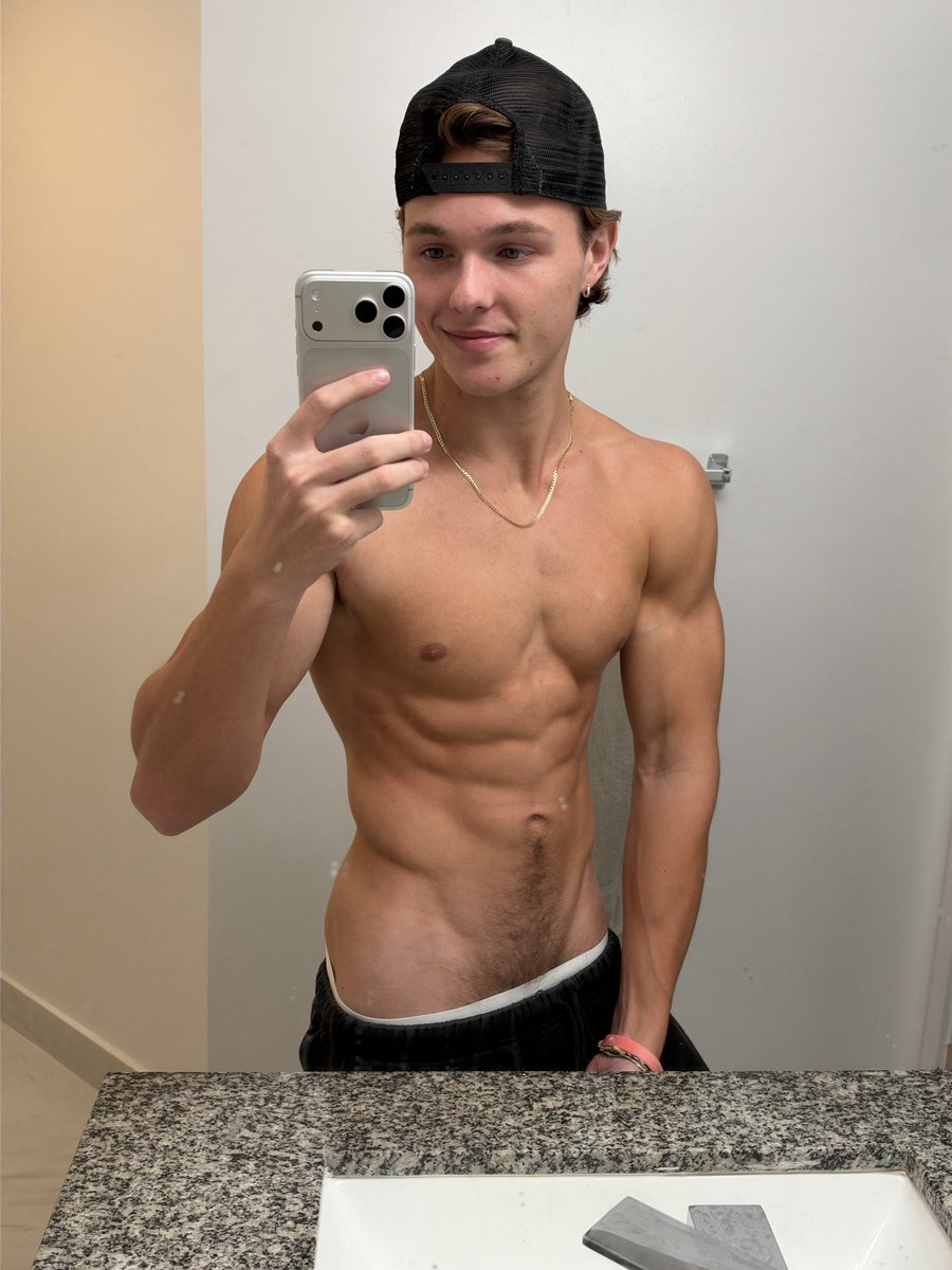 TheEvanVander's tweet photo. Feeling good after my 🥩 surgery https://t.co/eEHqGCMozK