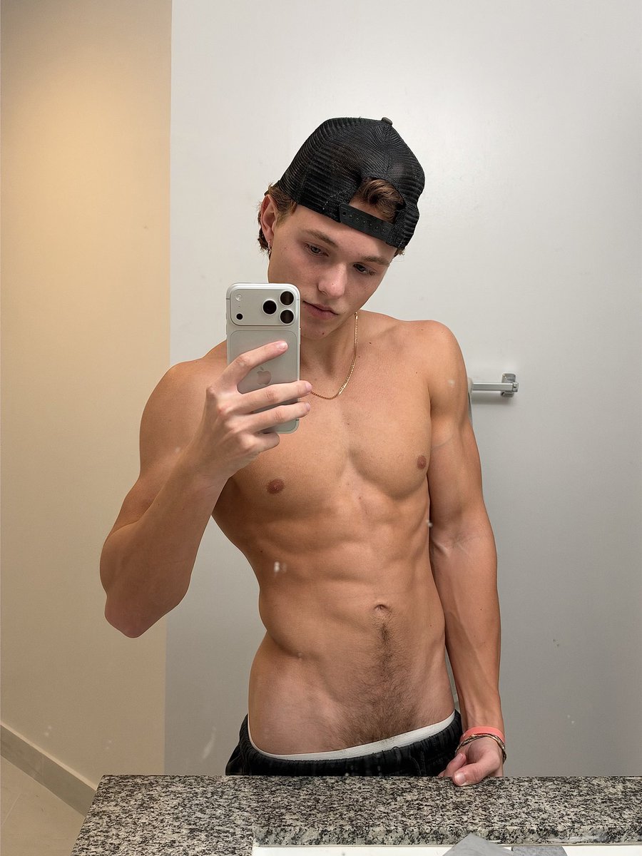 TheEvanVander's tweet photo. Feeling good after my 🥩 surgery https://t.co/eEHqGCMozK