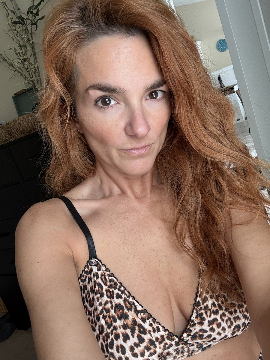 therealemily_34's tweet photo. Whats the minimum age of a cougar? https://t.co/veUINQ3FrK