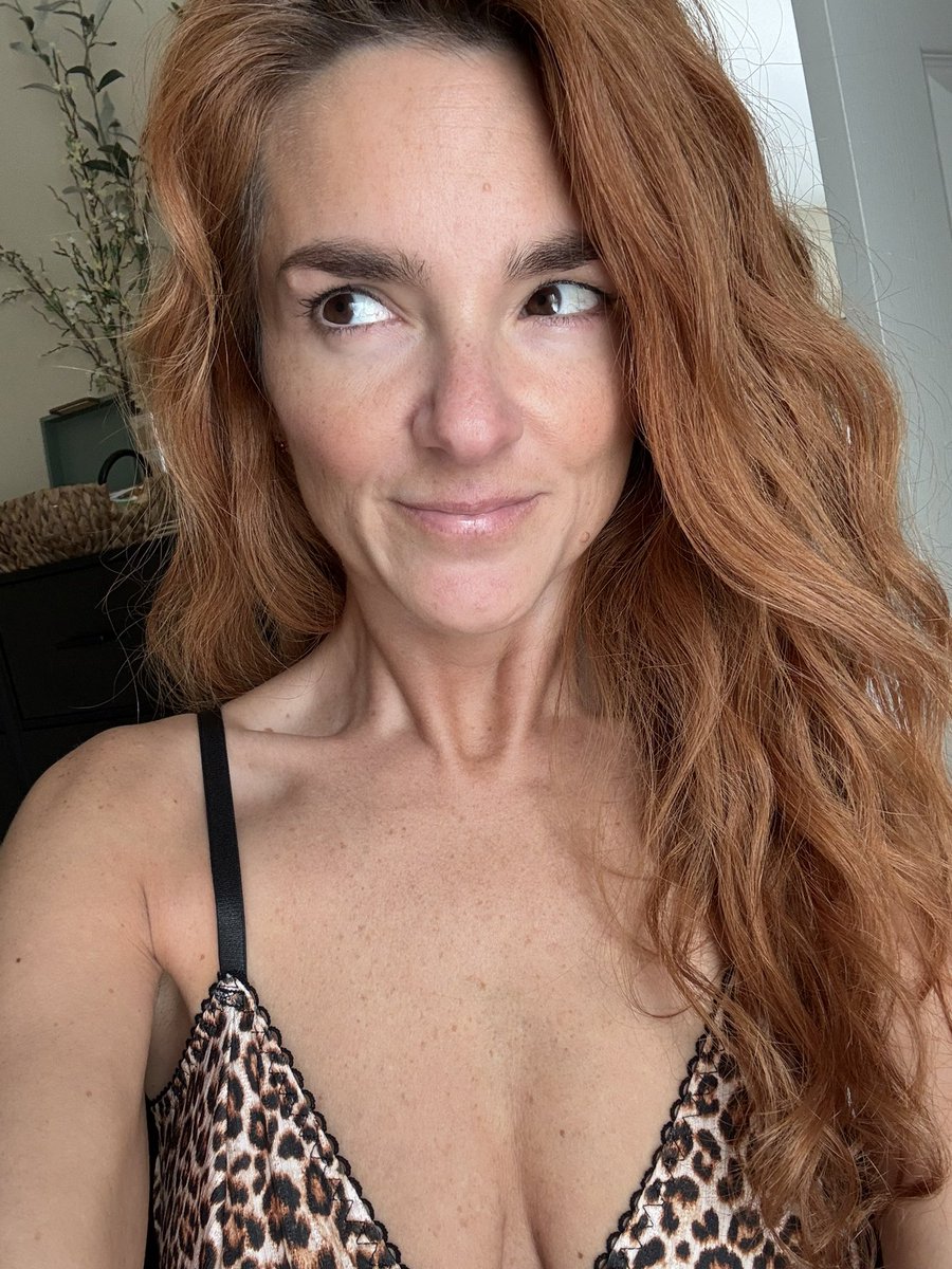 therealemily_34's tweet photo. Whats the minimum age of a cougar? https://t.co/veUINQ3FrK