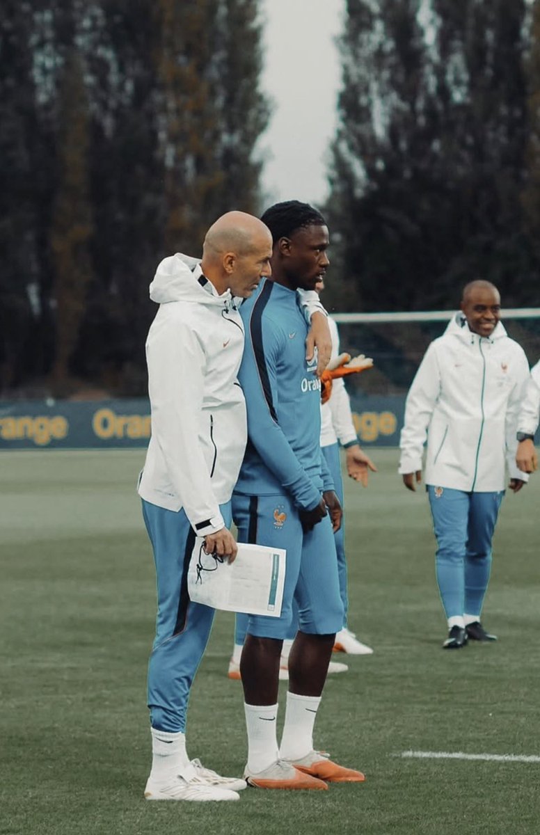 ByFactory_YT's tweet photo. Me aferro a la última bala.

Me aferro a Zinedine Zidane. https://t.co/TaXyFct67E