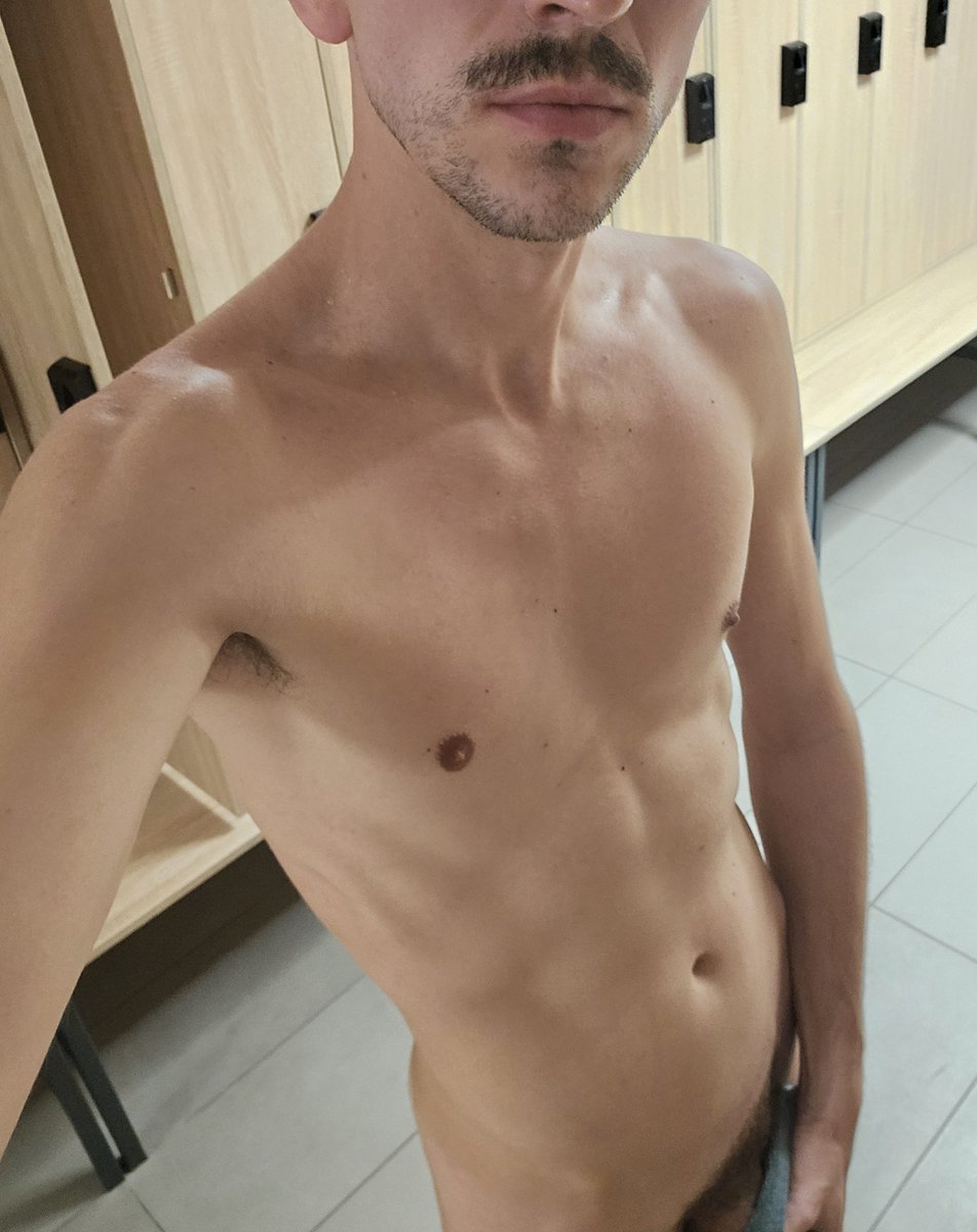 DaveCobbler's tweet photo. Today after gym🫣

#gayfitness #gym #lockeroom #nudeselfie https://t.co/Mr6vrtoc1C