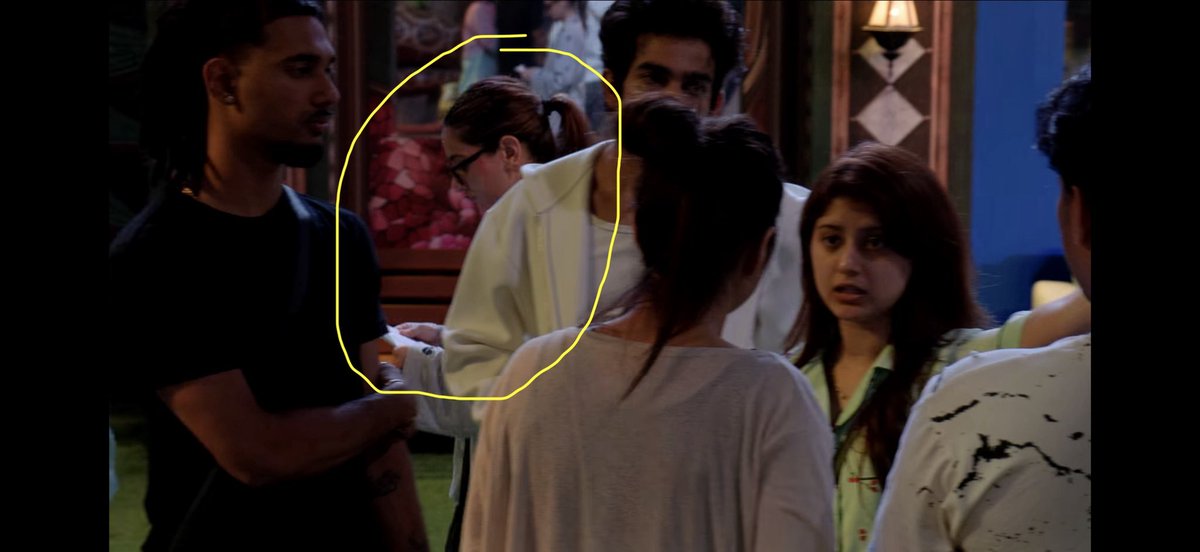 inomentll's tweet photo. So this Stupidity literally checked on #QaziTouqeer medical reports to confirm his illness.

Just vile and worst person she is.
#BB20 #BiggBoss20 https://t.co/GEcauexDwX
