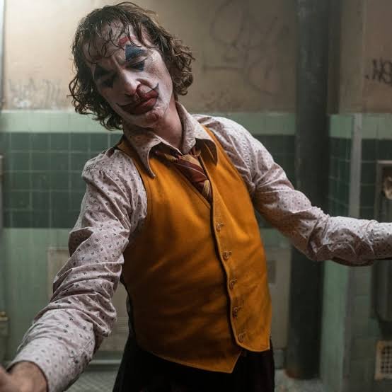 ActorToks's tweet photo. 🏆 : 'Joker' shatters the all-time October box office record (Oct 6, 2019)!

Fun fact: On this day in 2019, Todd Phillips' Joker demolished box office, biggest October opening weekend in cinema history. 
ActorToks 👇
https://t.co/RfwcpOhIVs
@jokermovie @wbd @DCOfficial https://t.co/Yf0ef4cVeI