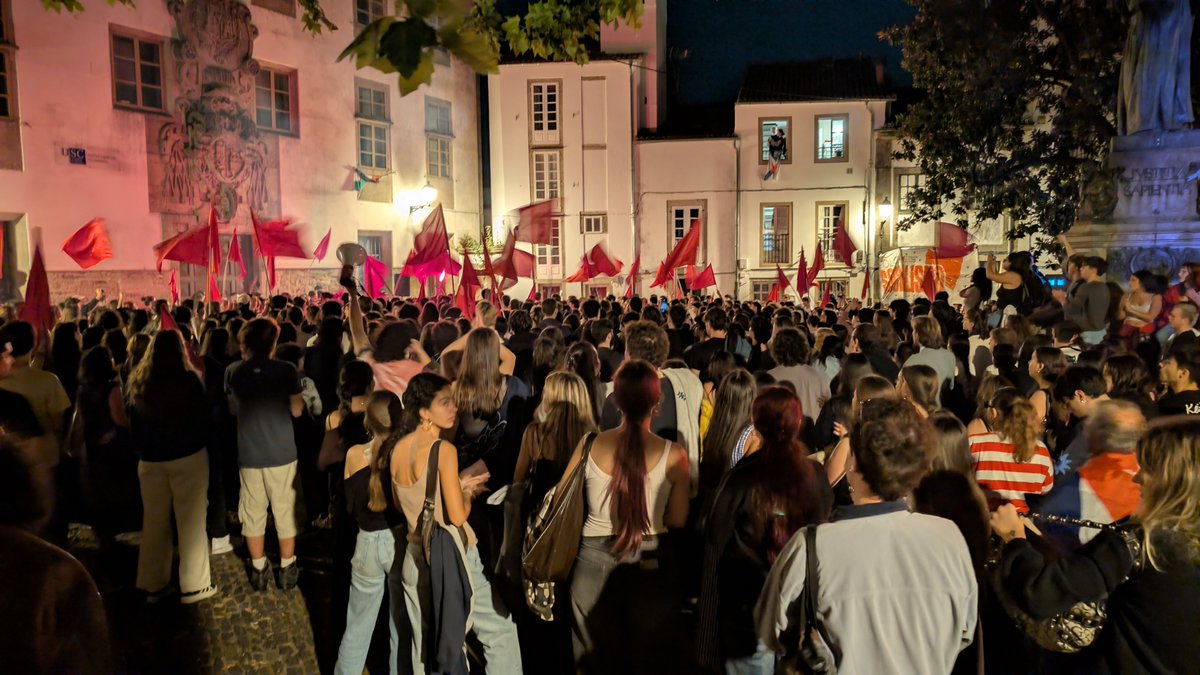 paco_sanz's tweet photo. En abril do 2024 presentouse Creba socialista na facultade de Filosofía da USC

Dous anos e medio despois xuntamos dende a CMS dez veces máis xente berrando proclamas comunistas

Todas as horas de curro militante merecen a pena por días como este 🥲 https://t.co/tHV0a76izL