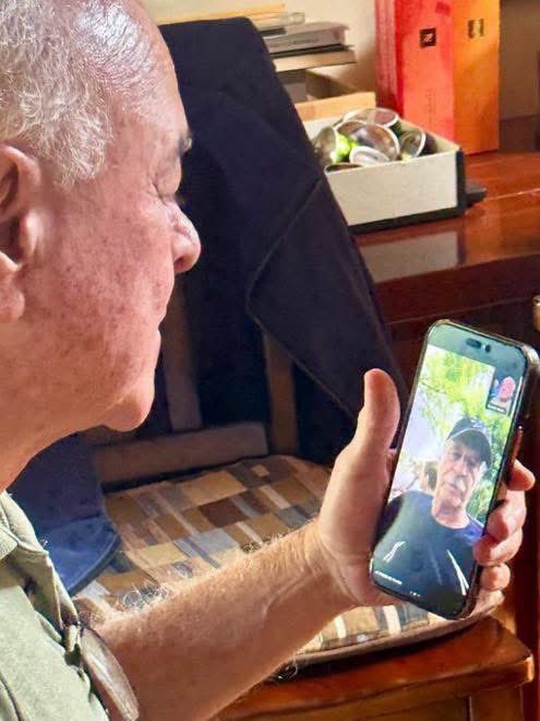 ElFranky_'s tweet photo. Los beneficiados por el huachicol fiscal se solidarizan con el huachicolero fiscal mayor, tanto estuvieron mamando con el huachicol fiscal que cuando se dieron cuenta que son panistas terminaron de aplaudidores, @MLopezSanMartin aplaude el huachicol fiscal hasta con las orejas 👂👂