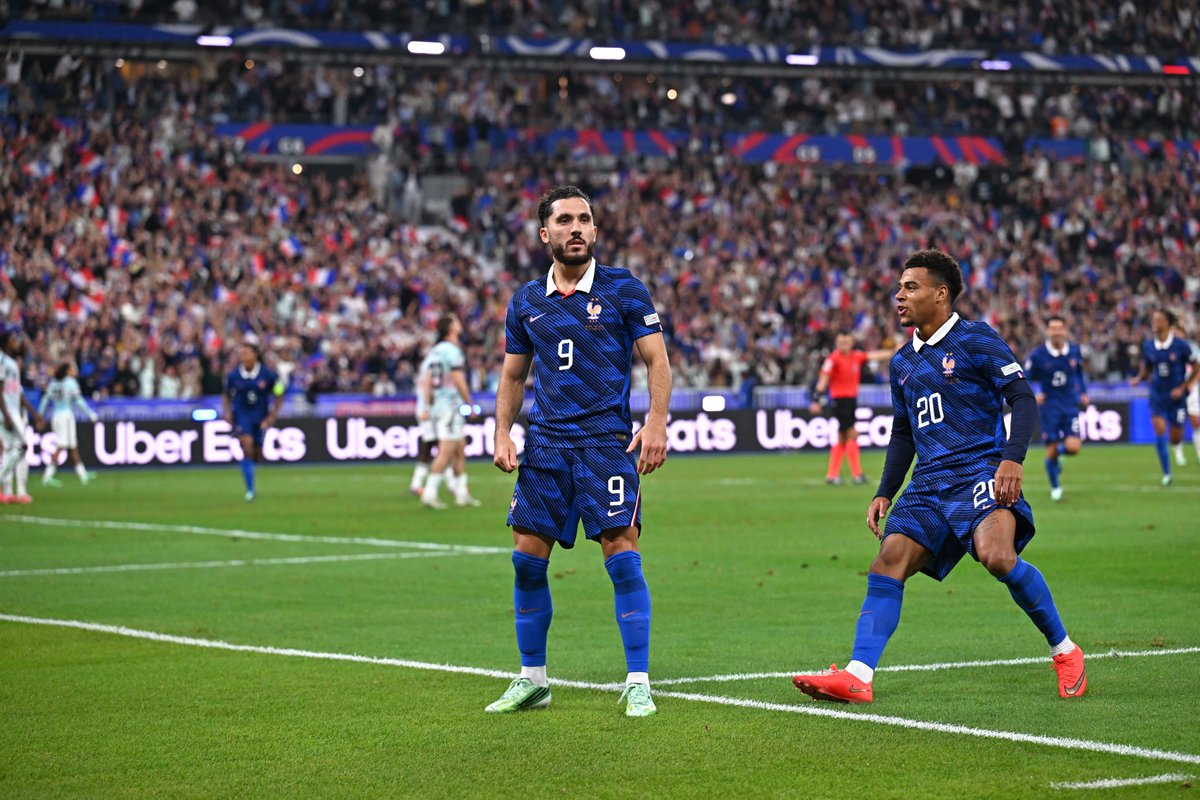 ActuFoot_'s tweet photo. 🚨🚨 Rayan Cherki 🇫🇷 : « POUR RAYAN CHERKI, C’EST FORCÉMENT COMPLIQUÉ DE NE PAS PRENDRE ÉNORMÉMENT DE RISQUES. 🫡

Et j’étais un peu frustré des deux premiers matchs…

Donc je lui ai dit (à David Bettoni) : “Ce soir, désolé, MAIS JE VAIS PRENDRE UN PEU PLUS DE RISQUES.

C’est le dernier match et il faut que JE MONTRE CE QUE J'AI SOUS LE PIED.” 🪄

Et il m’a dit : “Vas-y, fais-toi plaisir.” » 🤩

🎙️ @TF1