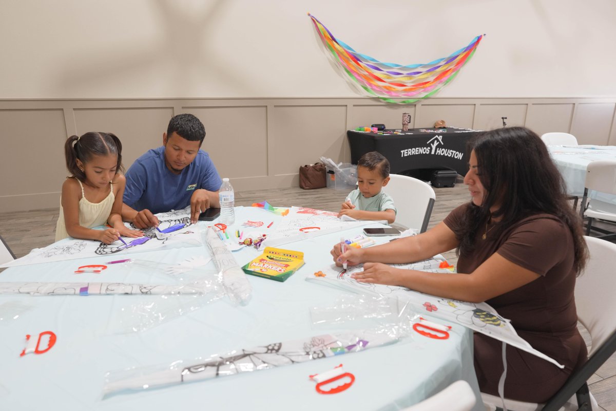 ColonyRidgeTX's tweet photo. We are starting to plan community events for November, and we’d love your ideas! 🍂 What kind of events would you like to see next month? Tell us in the comments! 👇

#ColonyRidge #November #Thanksgiving #Communityevents #Eventplanning #SantaFe #ClevelandTX #Texas https://t.co/QedDldXByo