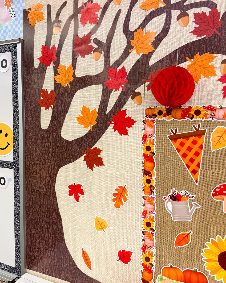 teachercreated's tweet photo. 🍂 Let the leaves fall! Bring the colors of the season into your classroom with a tree covered in colorful fall leaves. 🍁📚 

#ClassroomDecor #BulletinBoardIdeas #FallClassroom #TeacherIdeas #ClassroomInspiration https://t.co/TOFYm1qC6m