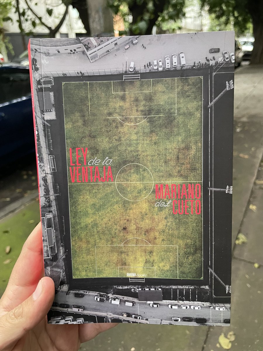 PBerthely's tweet photo. El futbol, dijo Menotti en tiempos aciagos, es una maravillosa excusa para ser feliz. Y yo agrego: la literatura también.

Buena novela de Mariano del Cueto, publicada por @Dharma_Books https://t.co/5aRRE5eUg8