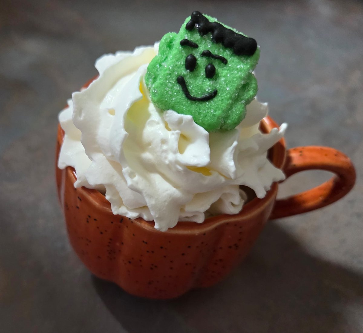 MistressMareeLC's tweet photo. Toffee apple hot chocolate mmmmmm https://t.co/uZRi7TCrrs