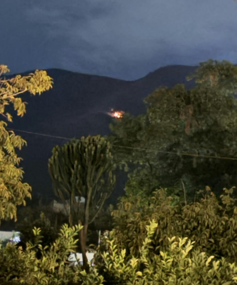 Plan_INFOCA's tweet photo. 🔴 DECLARADO | Incendio en #AlhaurínElGrande, #Málaga
📌 #IFAlhaurínElGrande, en paraje Fuente del Acebuche

MEDIOS:
👩‍🚒 18 bomberos forestales, 2 #AAMM
🚒 2 autobombas https://t.co/CqzIr91y0a