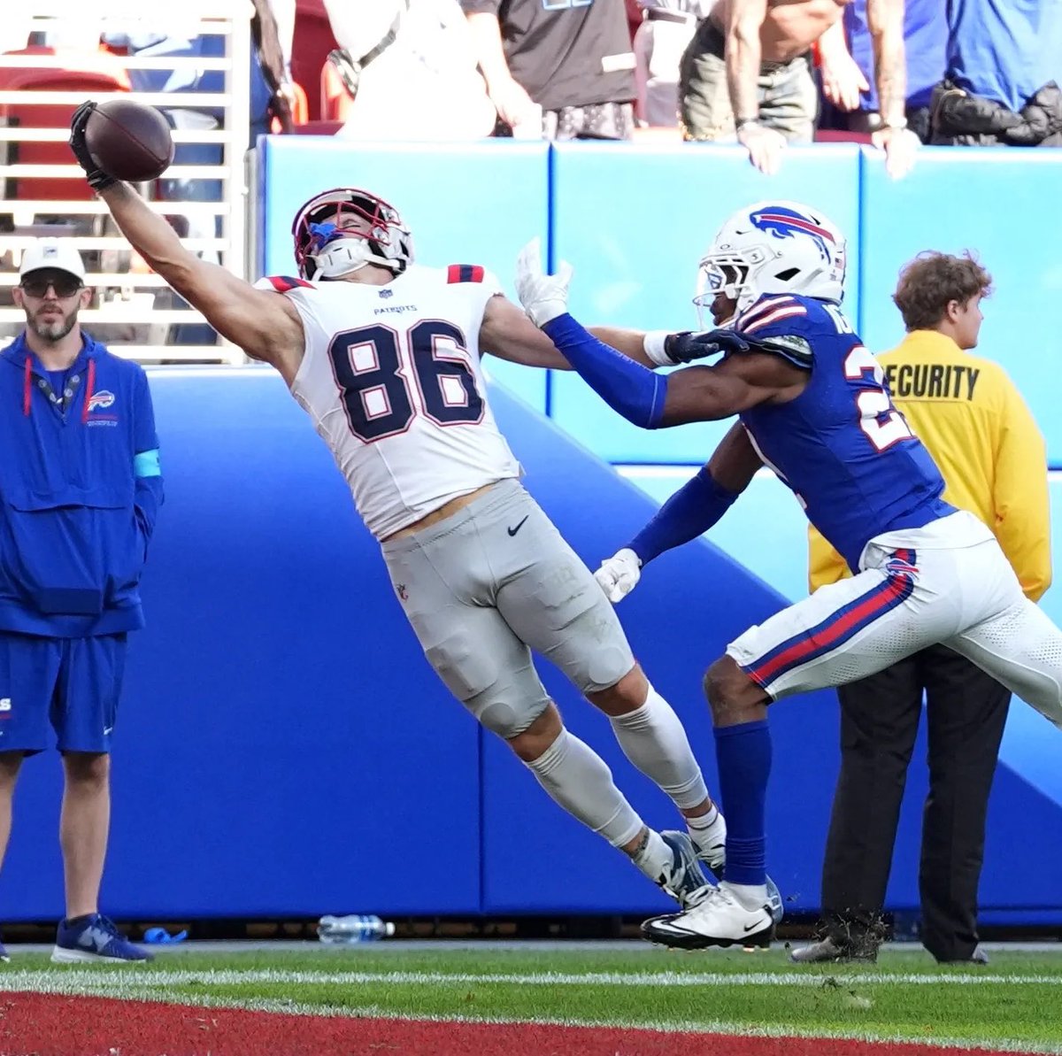Kingclassicray's tweet photo. @CGJXXIII how you let a practice squad players do that to you https://t.co/KV45D6NZVi