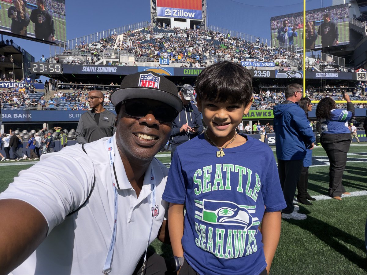 CoachButler55's tweet photo. Seahawks practice and game with Harvey https://t.co/wP3U0idULO